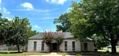 Main picture of 3808 Moores Ln