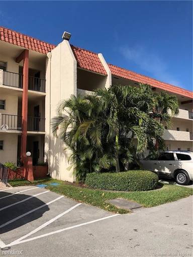 Main picture of 820 S Hollybrook Dr