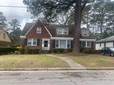 Main picture of 132 Tyler Cres W