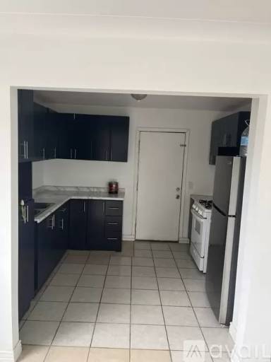 Main picture of 301 S Magnolia Ave