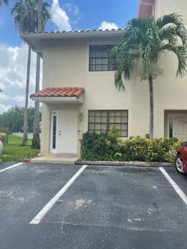 Main picture of 9894 Hammocks Blvd