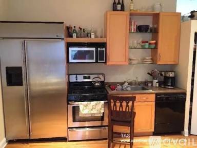 Main picture of 1311 N Wells St