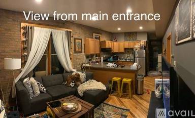 Main picture of 950 N Damen Ave