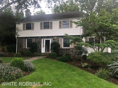 Main picture of 20 Vining Ln
