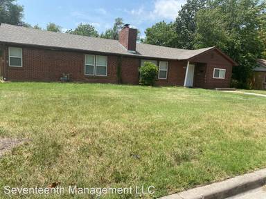 Main picture of 1581 N Harvard Ave
