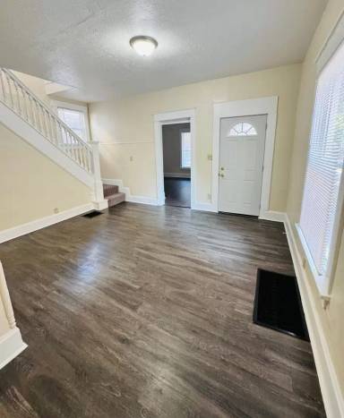 Main picture of 1818 Logan Ave