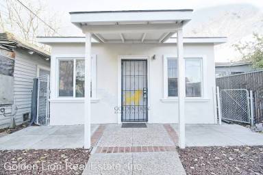 Main picture of 26 W 3rd St