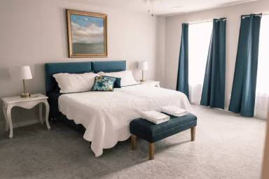 Main picture of 7 Alyce Ln