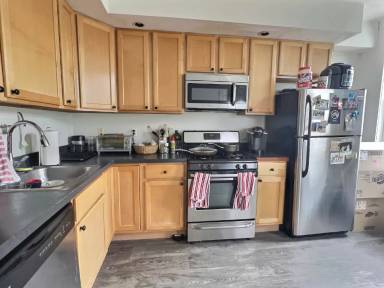 Main picture of 237 W 3rd St