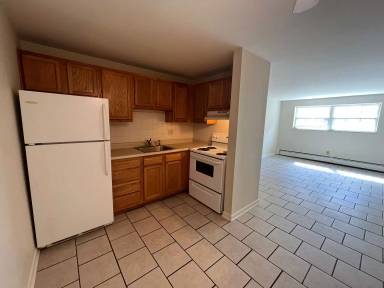 Main picture of 940-950 E North Broadway St Apartments