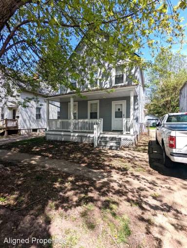 Main picture of 2101 W 83rd St