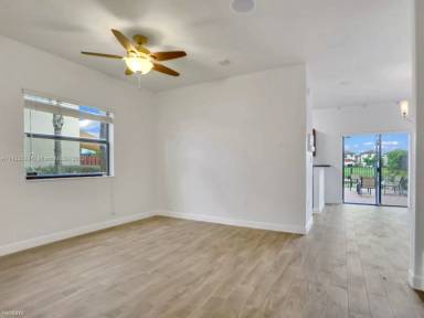 Main picture of 3744 NE 3rd Ct