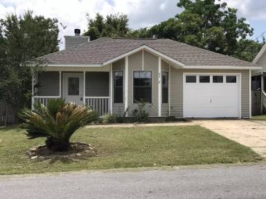 Main picture of 416 Apple Dr