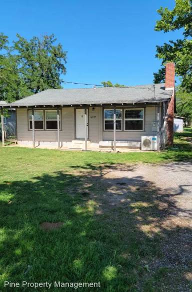 Main picture of 6941 Skyway St