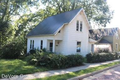 Main picture of 106 Pleasant St