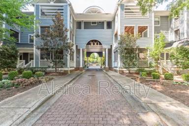 Main picture of 300 E Park Ave