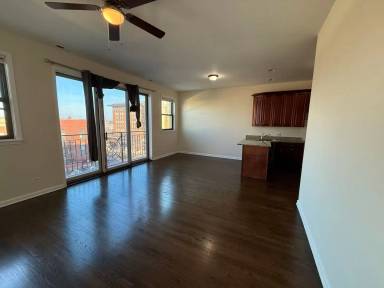 Main picture of 3505 S Halsted St