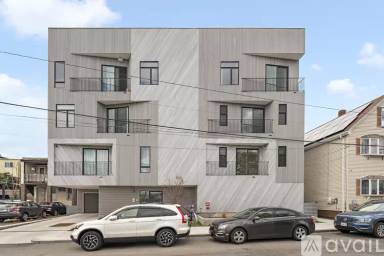 Main picture of 211 Condor St