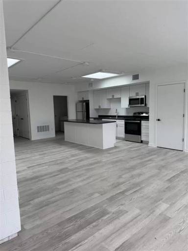 Main picture of 400 S 7th St