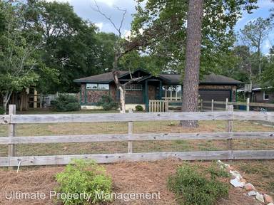 Main picture of 240 Oakcrest Dr