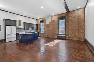 Main picture of 719 Bank St NE