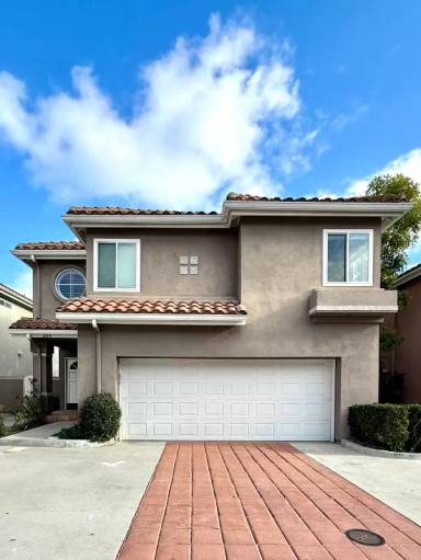 Main picture of 204 Calabria Ct