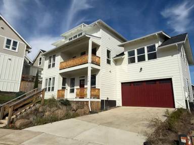 Main picture of 374 SW George Ct