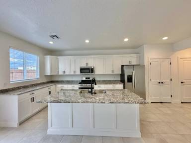 Main picture of 221 N 2470 W