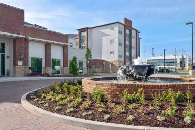 Main picture of 102 River House Pl