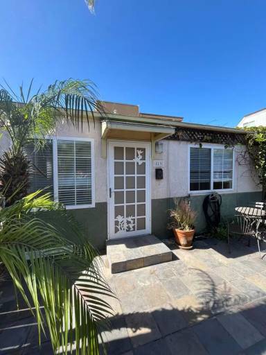 Main picture of 817-819 Queenstown Ct