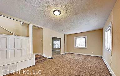 Main picture of 3016 E 32nd St