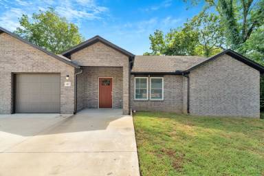 Main picture of 410 S Byers Ave