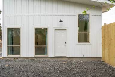 Main picture of 2 Earl Dr