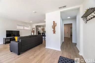 Main picture of 827 Green Castle Dr