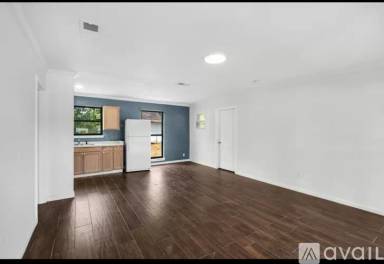 Main picture of 141 Vanderbilt Rd