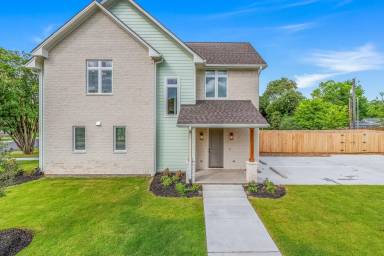 Main picture of 319 Kyle Ave