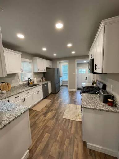 Main picture of 211 W Hanover St