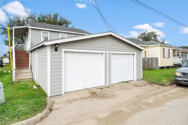 Main picture of 5501 Menard Ave