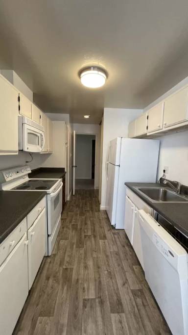 Main picture of 1081 Beach Park Blvd