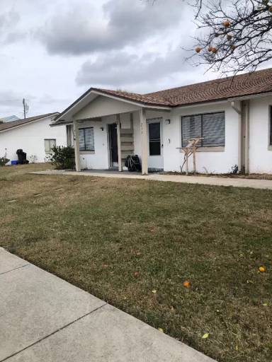 Main picture of 715 S Daytona Ave
