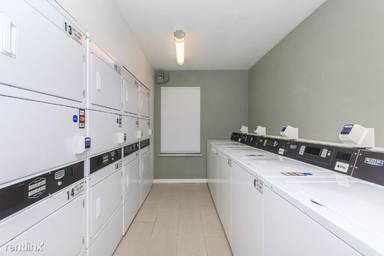 Main picture of Pine Hollow Apartments