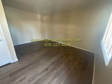 Main picture of 1015 E Navajo St