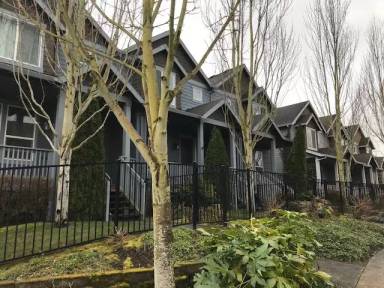 Main picture of 3119 NE Weeping Willow Way