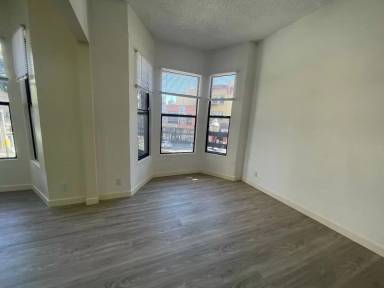Main picture of 556 Broadway