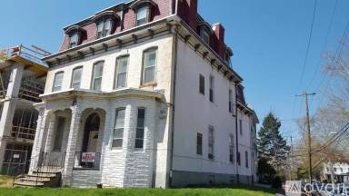 Main picture of 120 N 34th St