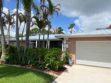 Main picture of 173 SE Fallon Dr