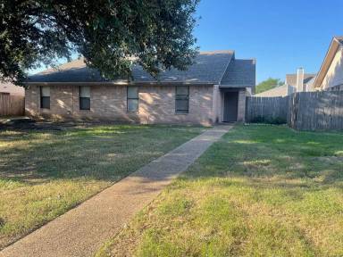 Main picture of 2500-30 Hickory Dr