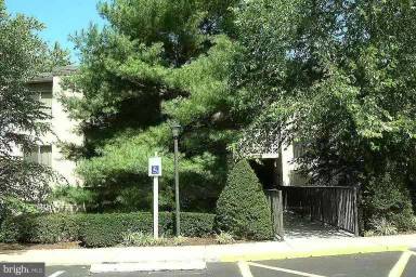 Main picture of Village Square West