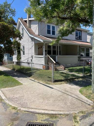 Main picture of 16 1/2 E Thompson Ave