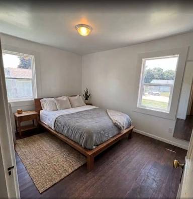 Main picture of 703 E Main St